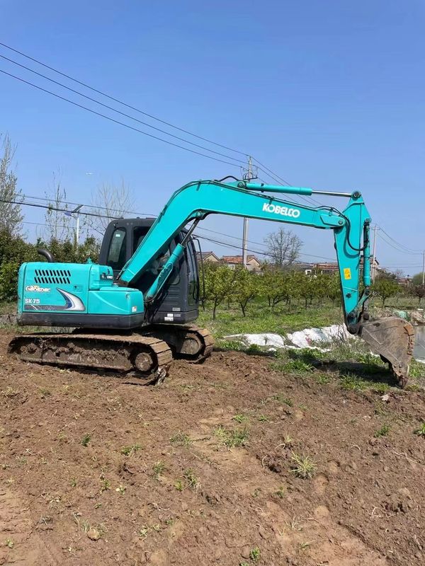 Χρησιμοποιούμενος μίνι εξορυκτής KOBELCO SK75-8 εξορυκτικός μηχανισμός Χρησιμοποιούμενος κινητήρας Δύναμη 42kW
