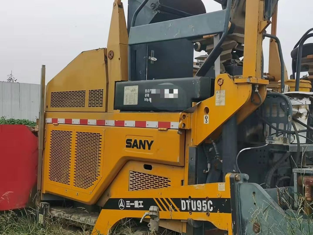 Δύο άξονες ημικυριόδρομο SANY DTU95C που χρησιμοποιείται συνήθως για τη μεταφορά βαρέων ή υπερμεγέθους φορτίων