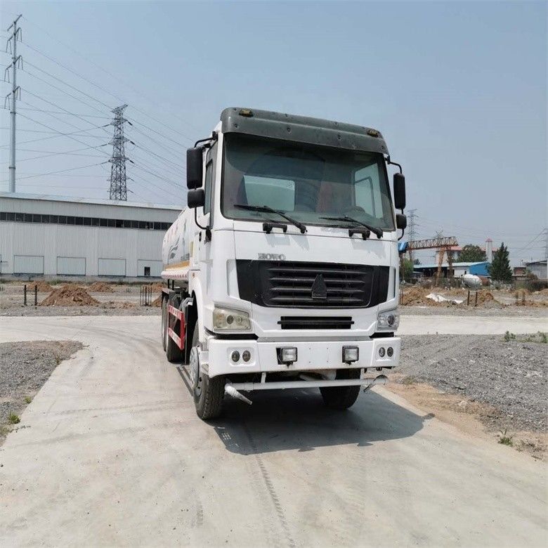 Σινοφορτηγό HOWO 6x4 Φορτηγό νερού 12-16m Περιοχή ψεκασμού 25000kg Ακαθάριστο βάρος οχήματος