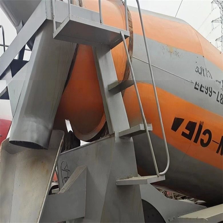 Κατασκευαστικά έργα 6*4 Howo Cement Truck Mixer με 371 Hp 375hp ανάμειξη ισχύος