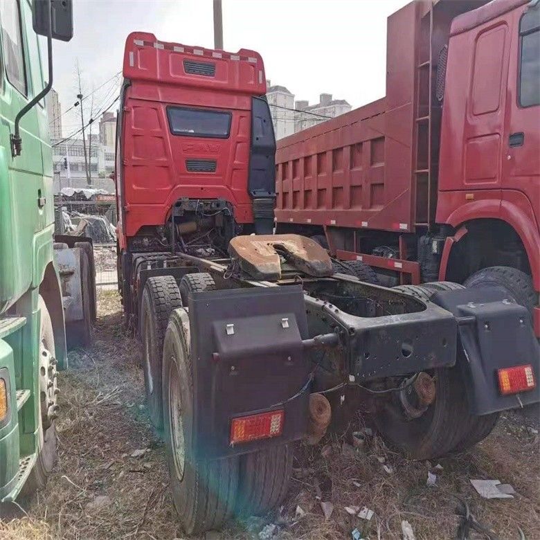 10 Αριθμός μεταφοράς προς τα εμπρός Χρησιμοποιούμενος τρακτέρ Faw βαρύ φορτηγό 6*4 με σύστημα πολυμέσων