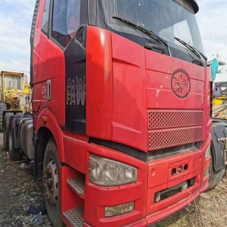Χρησιμοποιούμενο φορτηγό έλκησης 6x4 με χειροκίνητο κιβώτιο και σε καλή κατάσταση