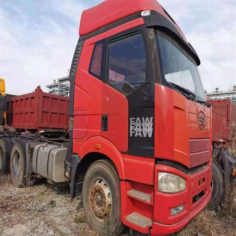 Χρησιμοποιούμενο φορτηγό έλκησης 6x4 με χειροκίνητο κιβώτιο και σε καλή κατάσταση