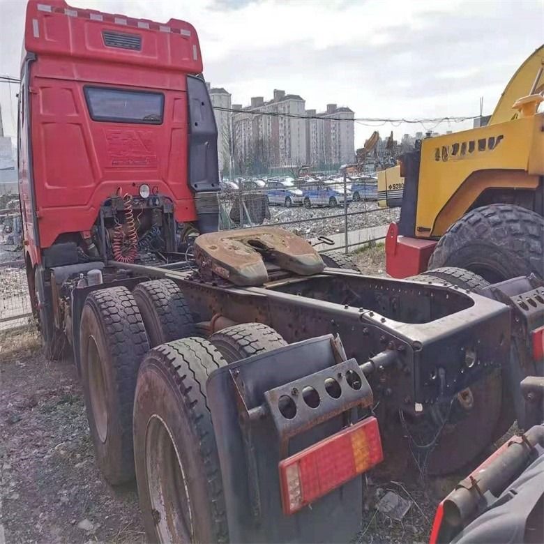 Χρησιμοποιούμενο φορτηγό έλκησης 6x4 με χειροκίνητο κιβώτιο και σε καλή κατάσταση