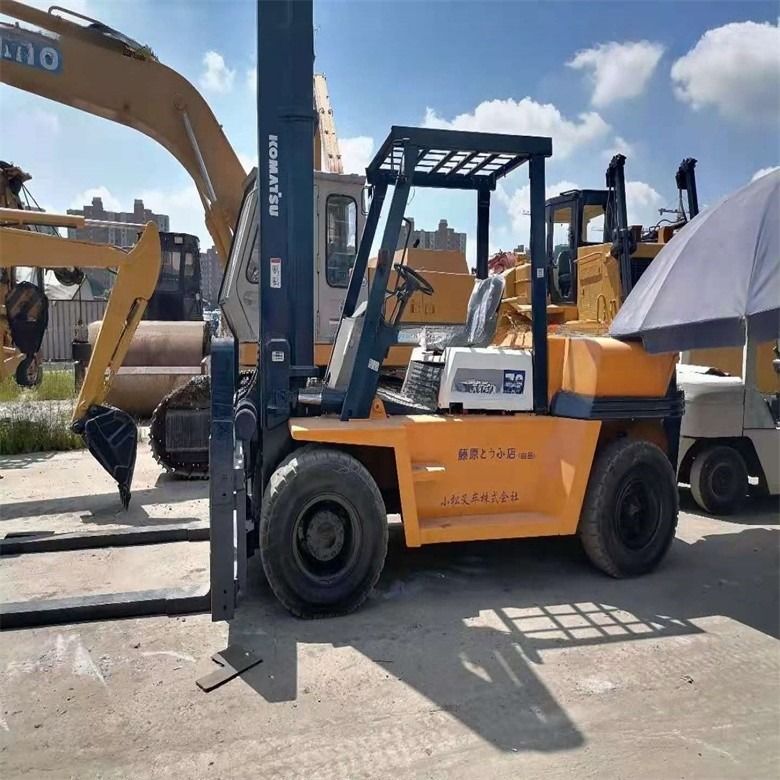 Δεύτερο χέρι από την Ιαπωνία κατασκευασμένο Komatsu FD70 πετρελαιοκίνητο ανεμοφόρο με χωρητικότητα φόρτωσης 7000kg