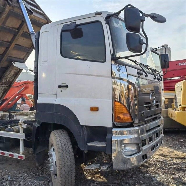 Χρησιμοποιούμενο σύστημα πολυμέσων HINO 6*4 βαρύ φορτίο 700 φορτηγό σκουπιδιών για βαριές κατασκευές