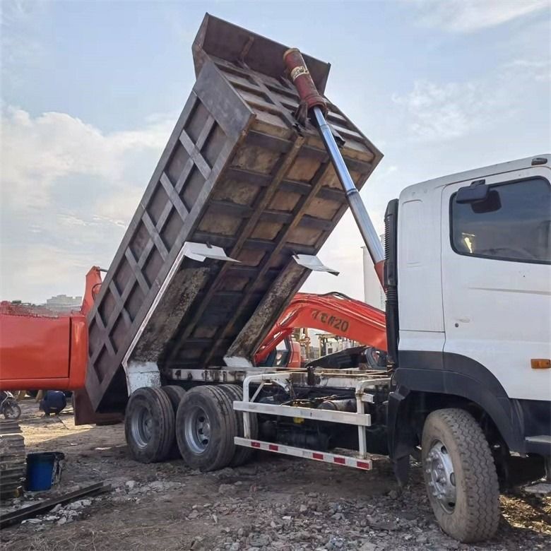 Χρησιμοποιούμενο σύστημα πολυμέσων HINO 6*4 βαρύ φορτίο 700 φορτηγό σκουπιδιών για βαριές κατασκευές