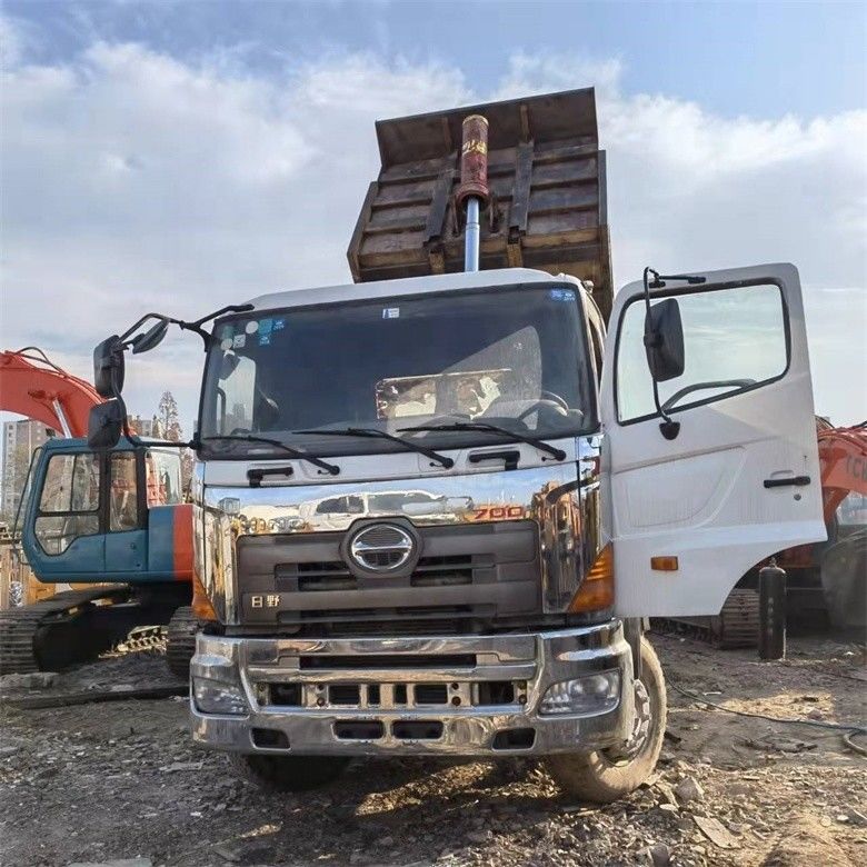 Χρησιμοποιούμενο σύστημα πολυμέσων HINO 6*4 βαρύ φορτίο 700 φορτηγό σκουπιδιών για βαριές κατασκευές
