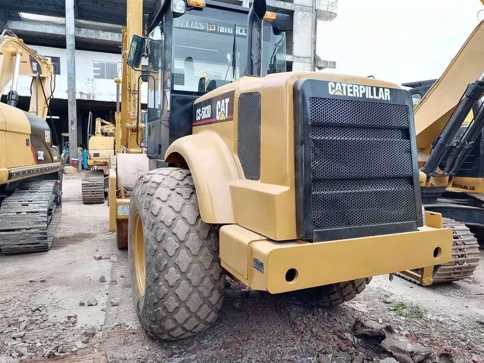 Καλής κατάστασης CAT CS-583D δονητικός μονοτραμπούνος τροχός με αρχικά ανταλλακτικά