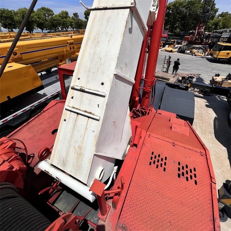 139.8kw Ακαθάριστη ισχύς Tadano TR-500EX Χρησιμοποιούμενος γερανό με χωρητικότητα 50 τόνων και χωρητικότητα καυσίμου 250L