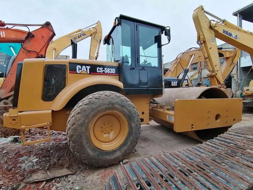 Καλής κατάστασης CAT CS-583D δονητικός μονοτραμπούνος τροχός με αρχικά ανταλλακτικά