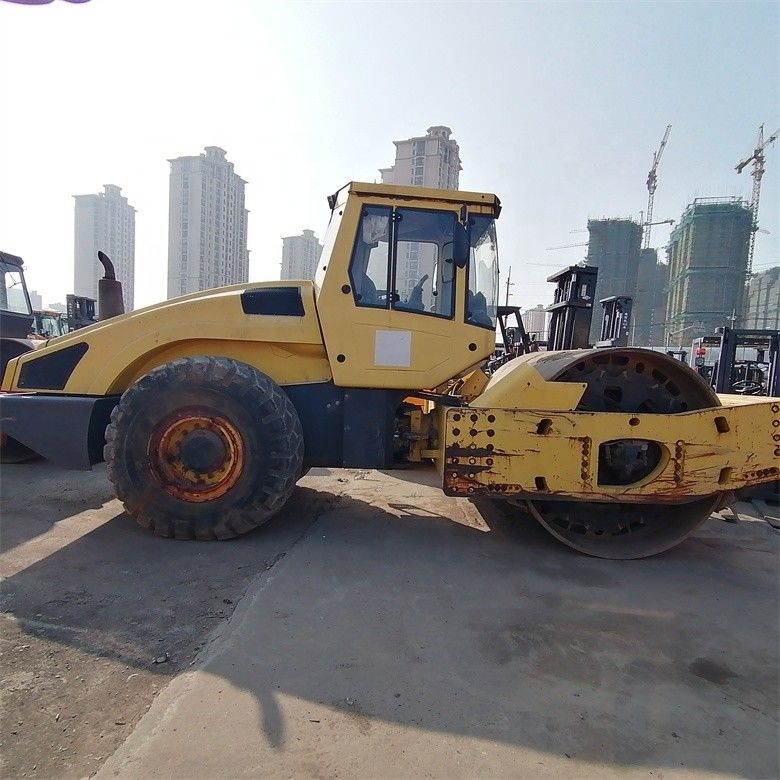 Μεγάλη δημοτικότητα από τον BW 226DH-4 Compactor Bomag με 2000-2100 ώρες εργασίας