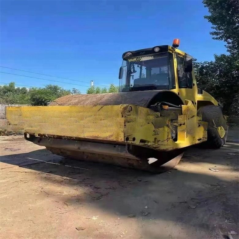 Μεγάλη δημοτικότητα από τον BW 226DH-4 Compactor Bomag με 2000-2100 ώρες εργασίας