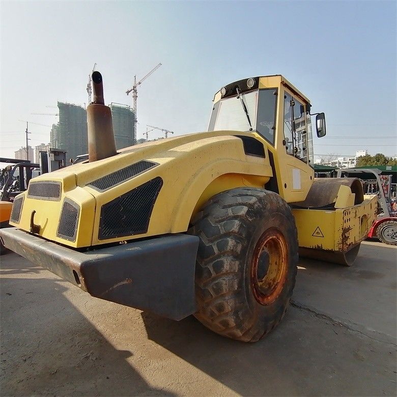 Μεγάλη δημοτικότητα από τον BW 226DH-4 Compactor Bomag με 2000-2100 ώρες εργασίας