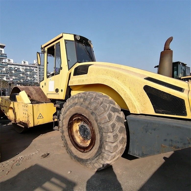Μεγάλη δημοτικότητα από τον BW 226DH-4 Compactor Bomag με 2000-2100 ώρες εργασίας