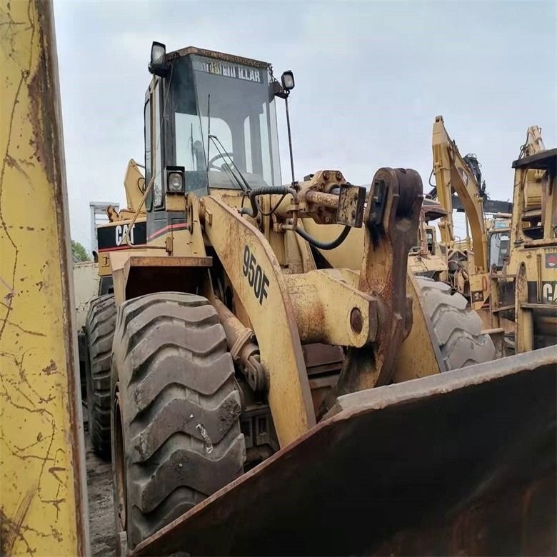 Caterpillar 950F 17 τόνων τροχοφόρος με χωρητικότητα 6,6 λίτρων και 3200-3300 ώρες εργασίας