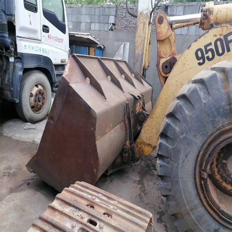 Caterpillar 950F 17 τόνων τροχοφόρος με χωρητικότητα 6,6 λίτρων και 3200-3300 ώρες εργασίας