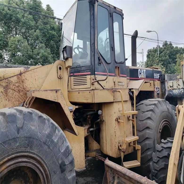 Caterpillar 950F 17 τόνων τροχοφόρος με χωρητικότητα 6,6 λίτρων και 3200-3300 ώρες εργασίας