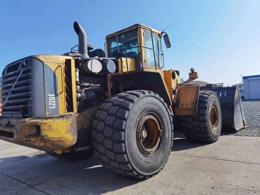 Τύπος 4WD Drive Χρησιμοποιούμενος φορτιστής VOLVO L220E Αρχικό σχέδιο τροχός Skid-Steer φορτιστής Κινήματος τύπου