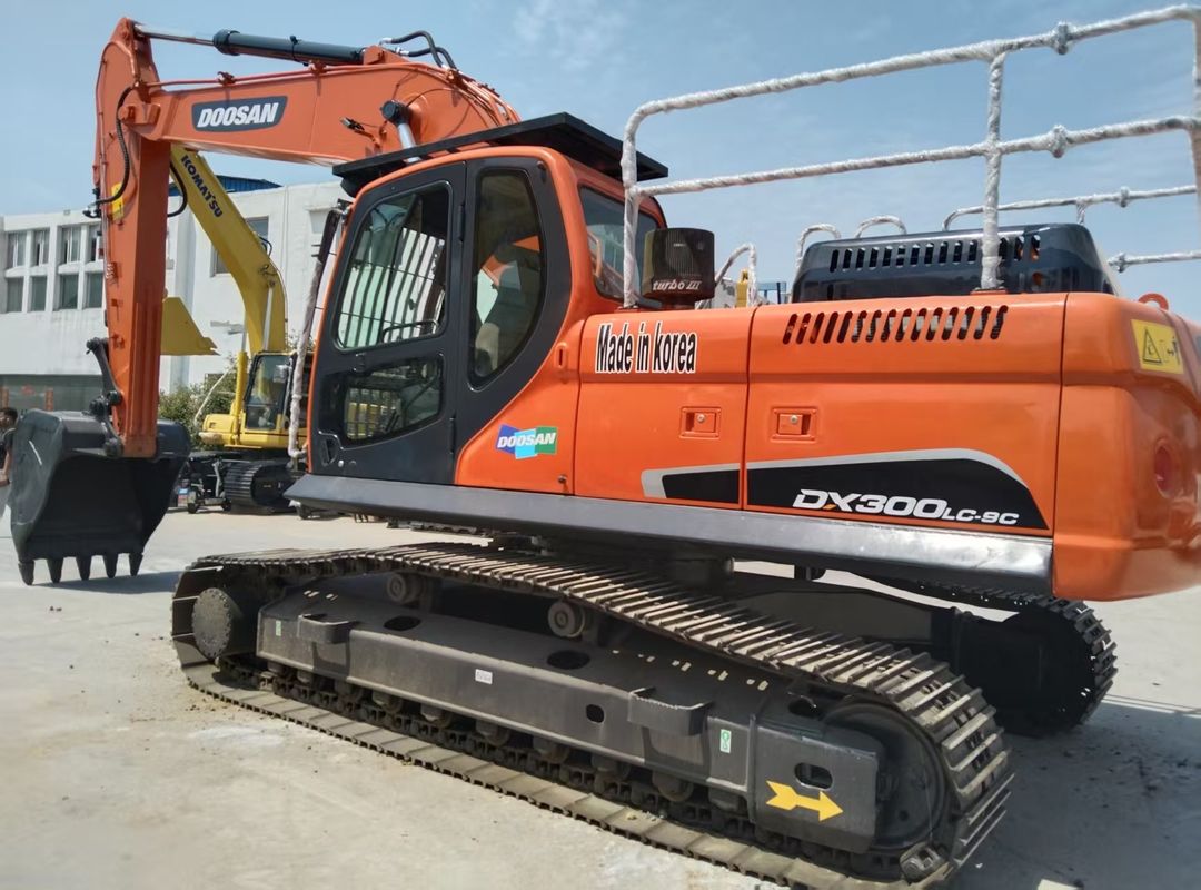 Χρησιμοποιούμενος σκάφος DOOSAN Crawler Excavator DX300LC-9C Υψόμετρο μεταφοράς 3.475M Υψηλή απόδοση