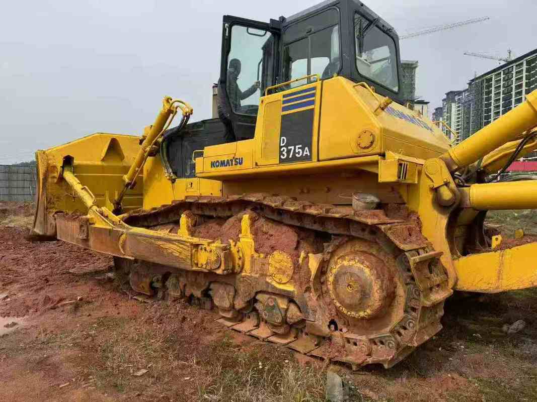 Χρησιμοποιούμενη μπουλντόζα Komatsu D375A-5 προς πώληση.
