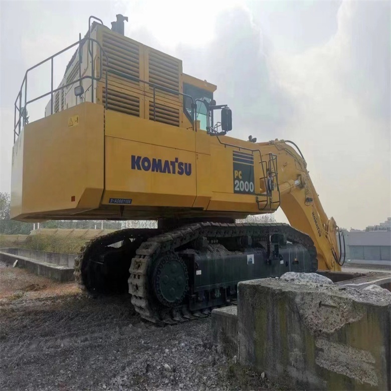 2016 Model Komatsu PC2000 Crawler Excavator with 794 KW Power and 200000 KG Operating Weight Ready for Sale